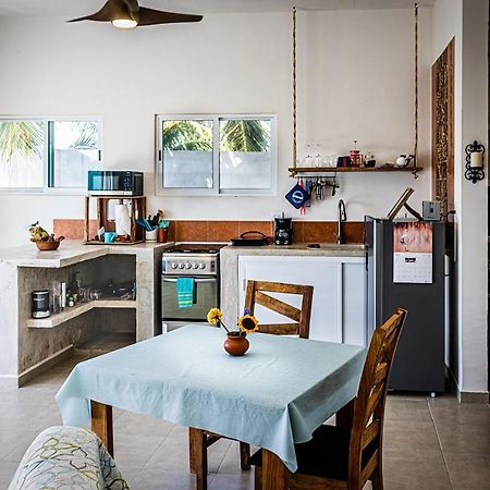 Oceanfront Casita Coral Apartment Челем Екстериор снимка