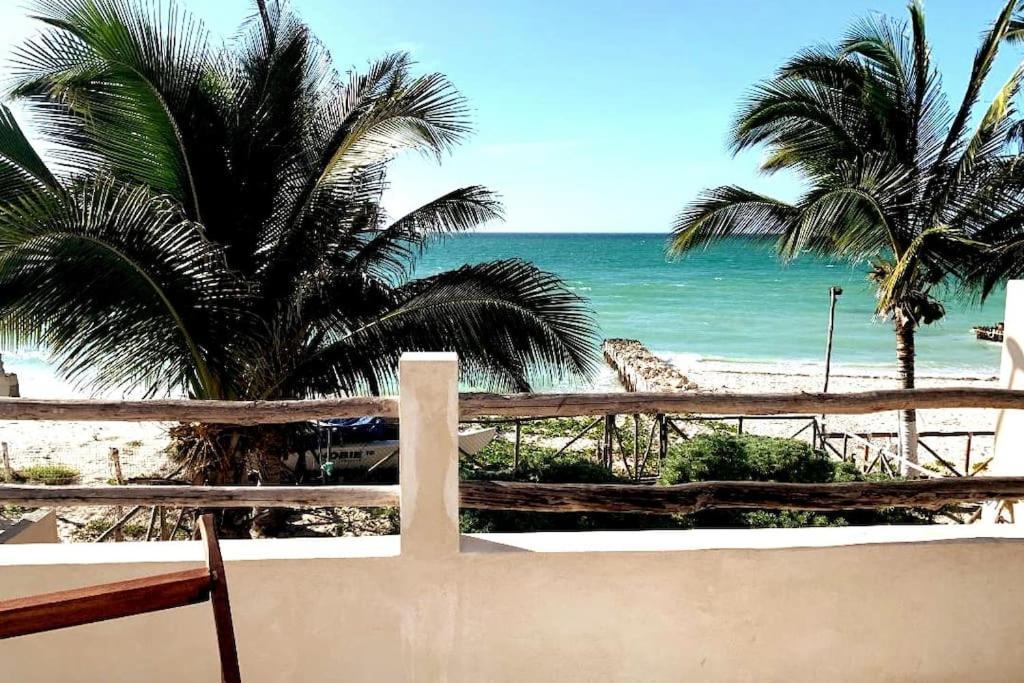 Oceanfront Casita Coral Apartment Челем Екстериор снимка