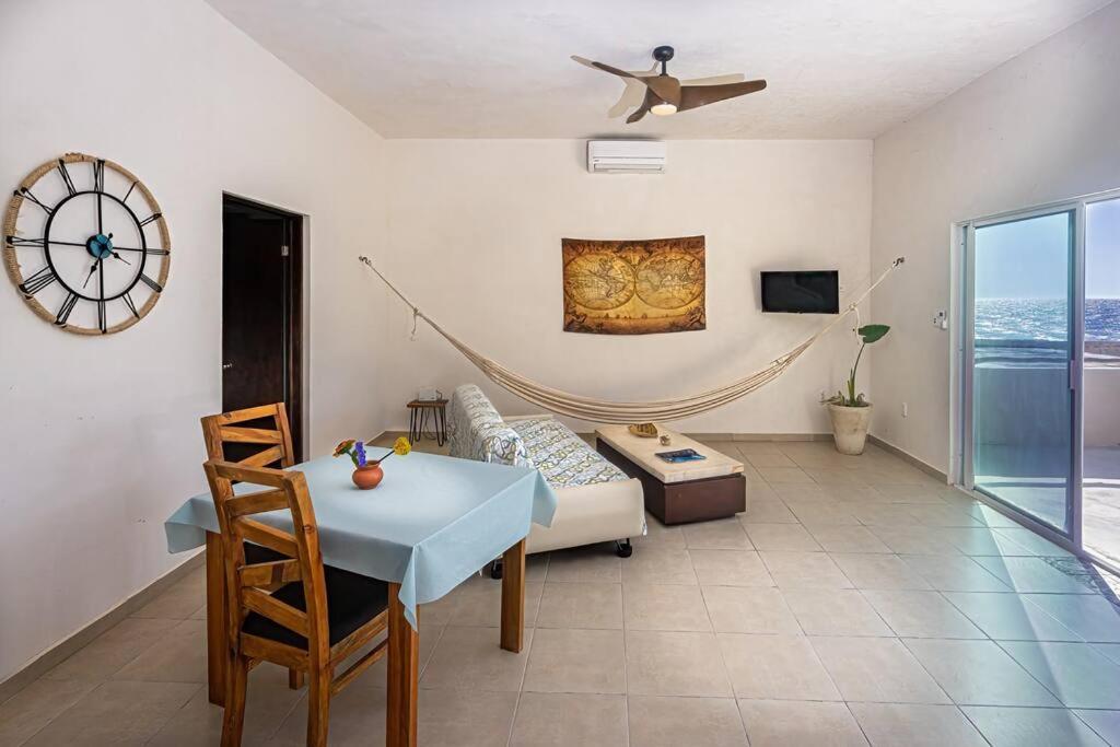 Oceanfront Casita Coral Apartment Челем Екстериор снимка