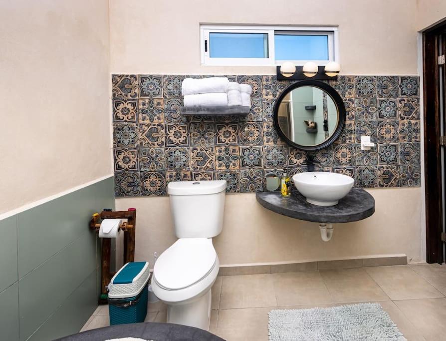 Oceanfront Casita Coral Apartment Челем Екстериор снимка