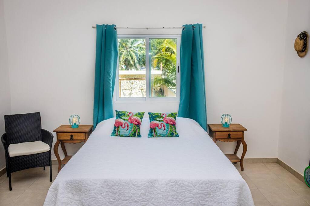 Oceanfront Casita Coral Apartment Челем Екстериор снимка