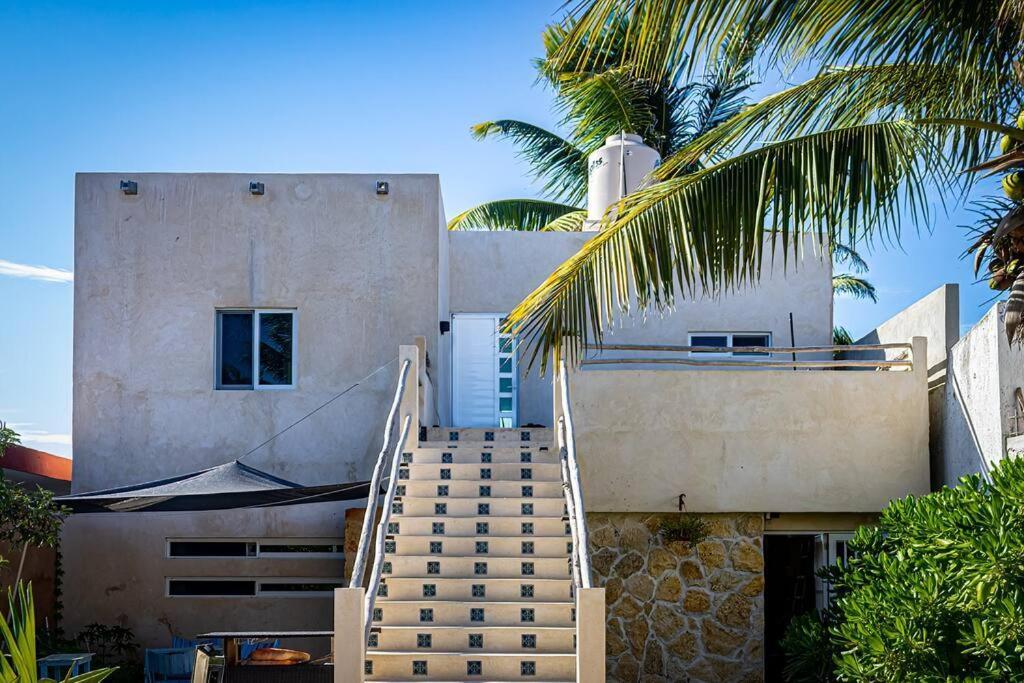 Oceanfront Casita Coral Apartment Челем Екстериор снимка